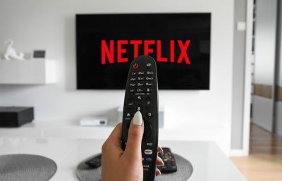 Netflix Co-Founder Reed Hastings Steps Down as CEO logo